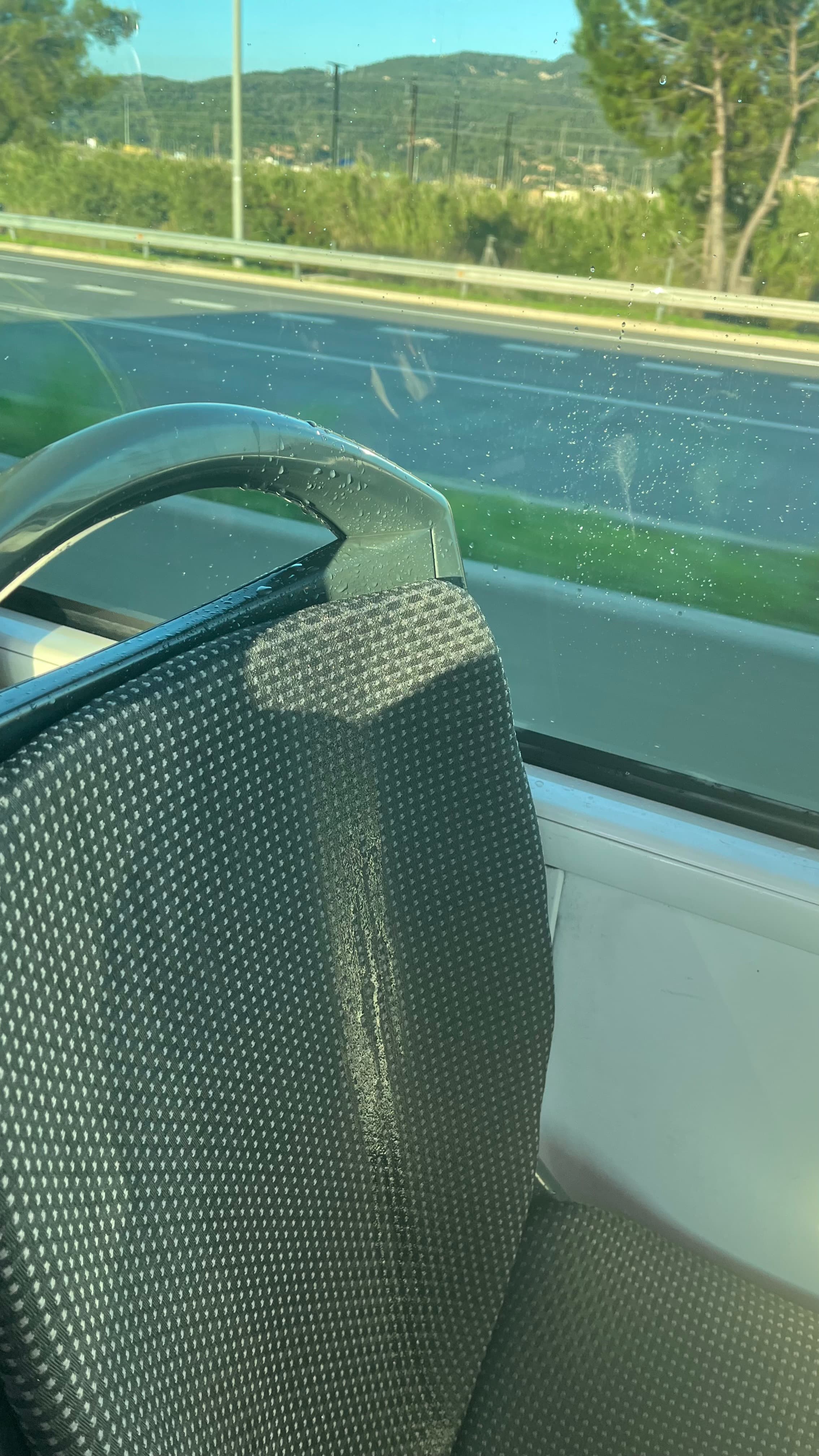 Detecten goteres en dos punts d’un autobús de la línia e17 de Soler i Sauret